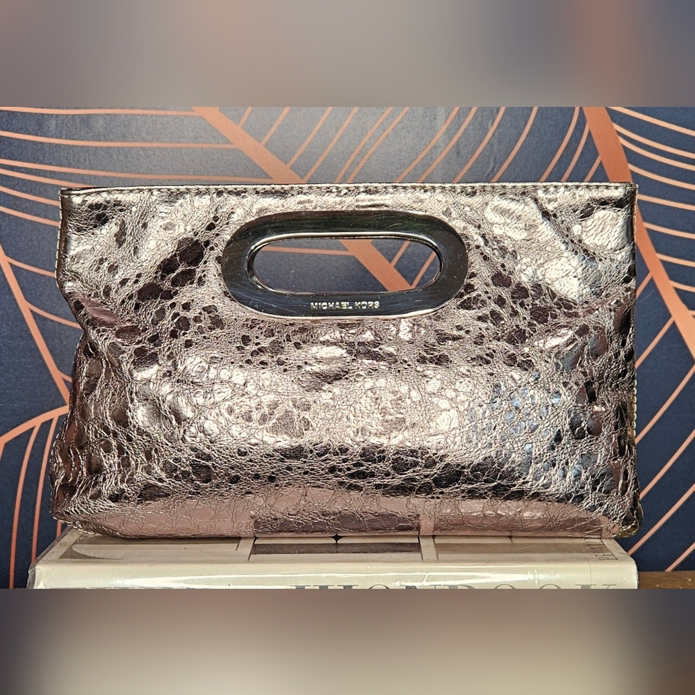 MICHAEL MICHAEL KORS LARGE SILVER CLUTCH